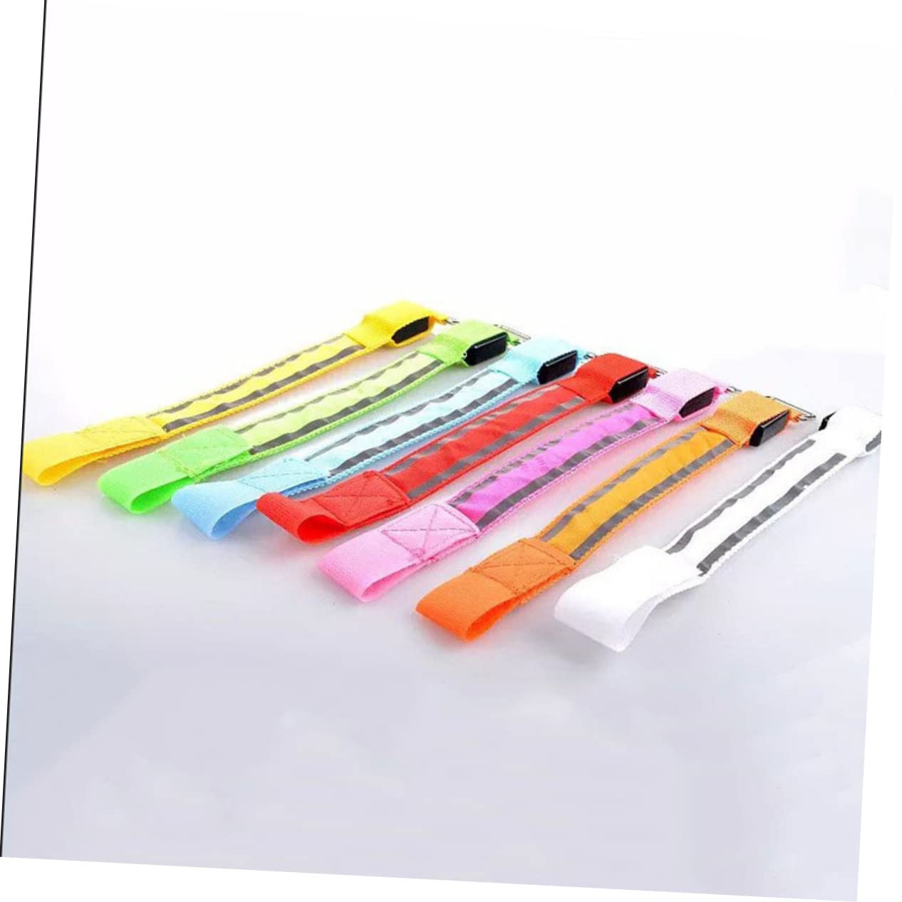BESPORTBLE Lot De 2 Bracelets Réfléchissants À LED pour Course De Nuit Accessoires De Cyclisme Lot De 6 Pièces 2 Pièces Aléatoires