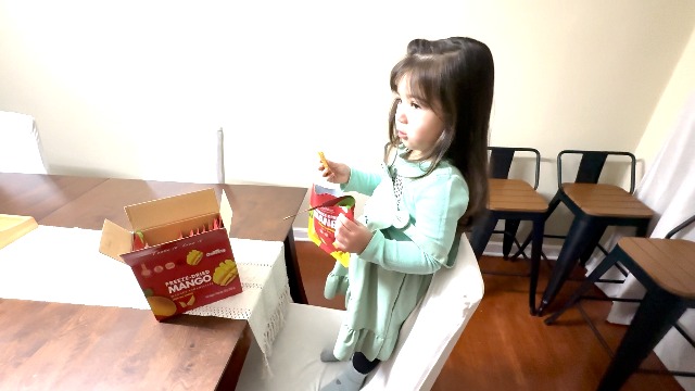 ONETANG Freeze-Dried Fruit Mango Chips, 10 Pack Single-Serve Pack, Non GMO, Kosher, No Add Sugar, Gluten free, Vegan, Holiday Gifts, Healthy Snack 0.35 Ounce