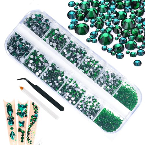 Juego de 4200 piedras preciosas verdes para uñas – Esmeralda – Redondo – Espalda plana – Diferentes SS6-SS20 a K9 – Cristales de uñas verdes – Joyas Nail Art – Colgantes para uñas, ojos, cara,
