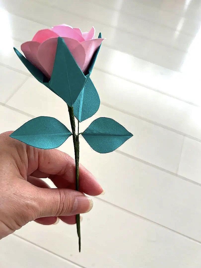 Amazon | ペーパークラフト バラ 薔薇 10本 ピンク 壁面飾り 折り紙