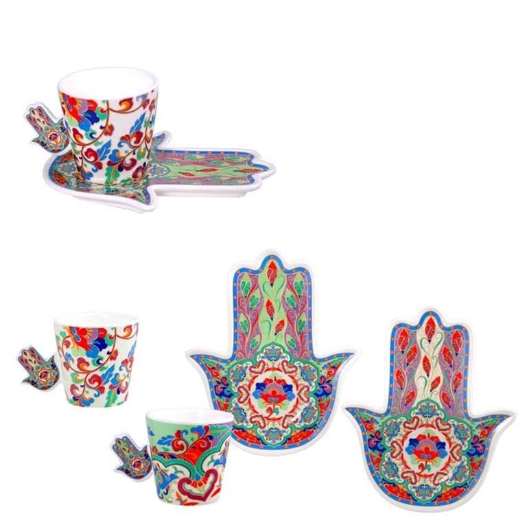 Assiette main de Fatima avec 8 tasses DRW pour des pauses café conviviales