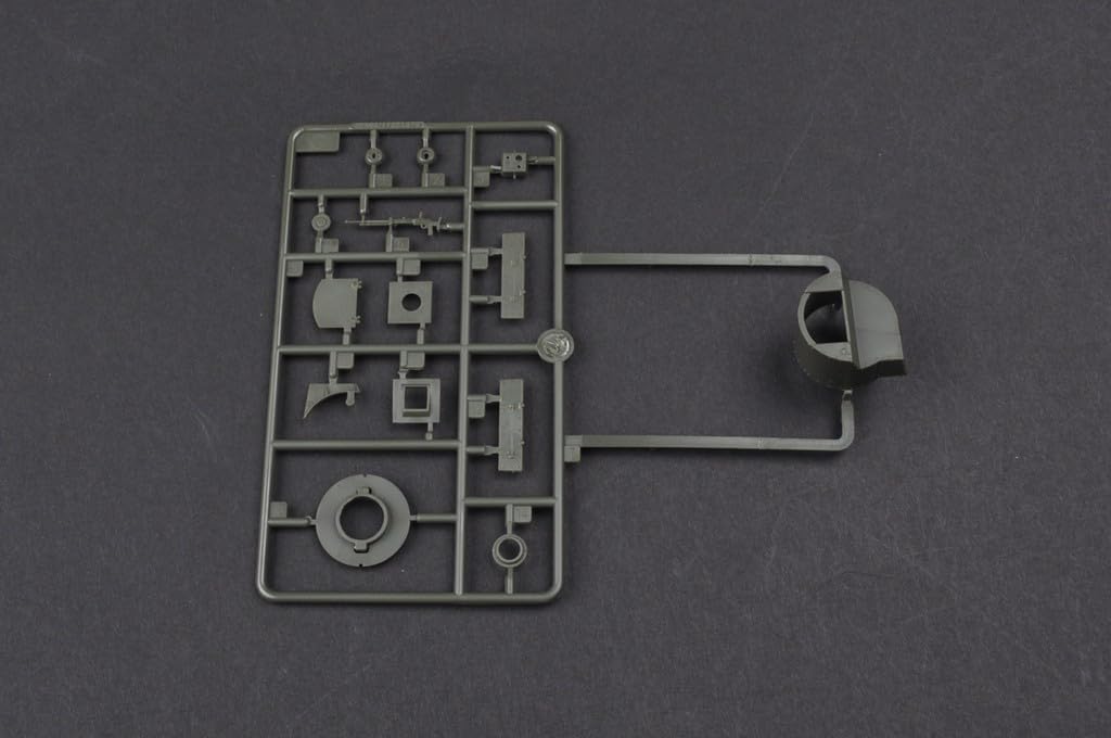 Hobby Boss Soviet T-26 Light Infantry Tank Model 1931 Vehicle Model Building Kit
