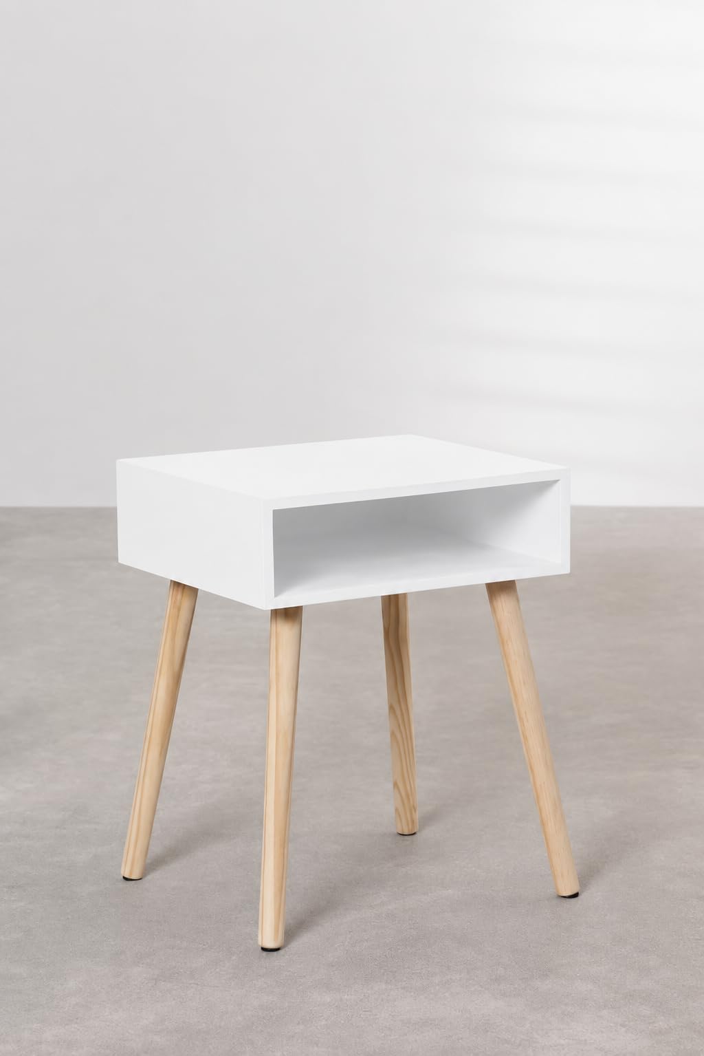 Modern White Bedside Table with 1 Shelf & Wooden Legs | Compact Nightstand for Bedroom | Scandinavian Style Side Table with Storage for Home Living Room (White Biege, 1 Shelf)