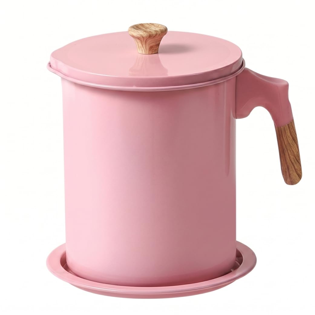 Striegro Grease Container, 1.4L Metal Bacon Grease Container With Strainer and Wood Handle, Fine Filtration Kitchen Can.