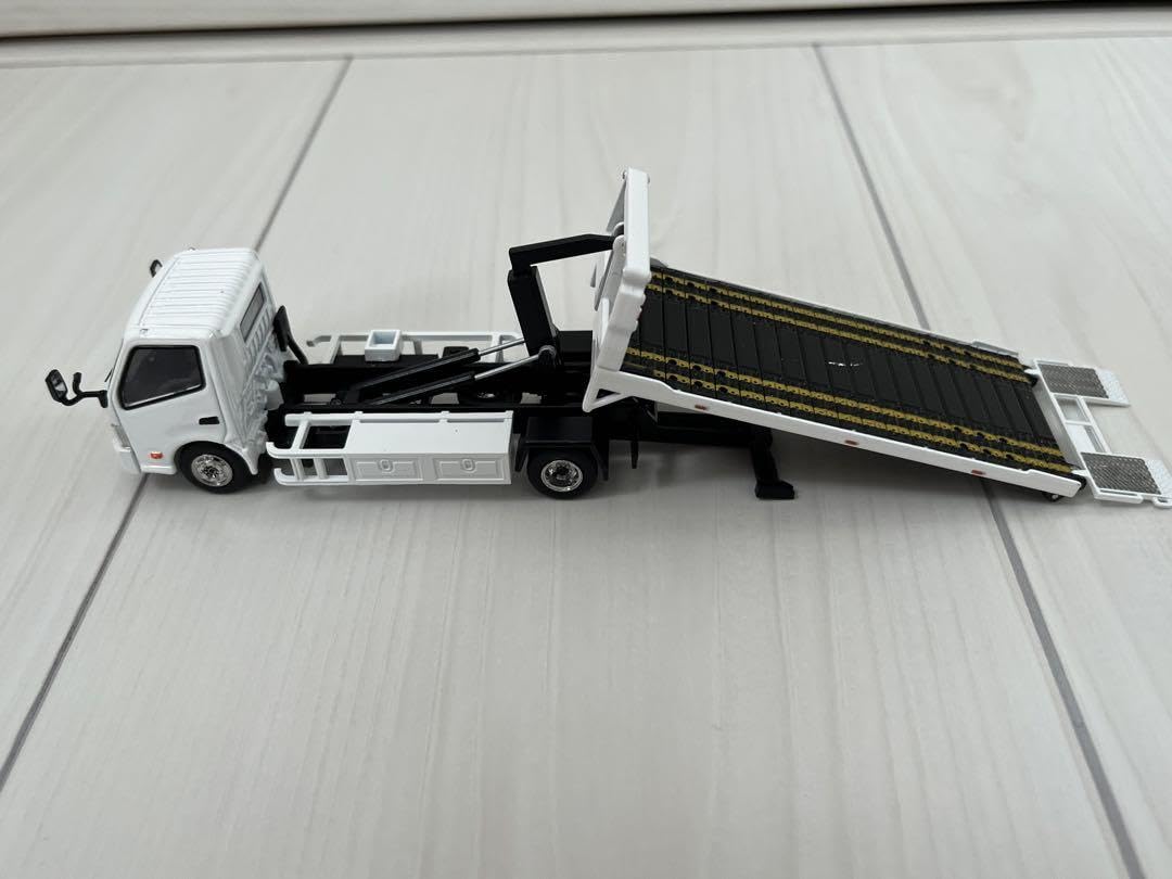 Amazon.co.jp: 1:64 HINO 300 フラットベッド 積載車 ミニカー : おもちゃ
