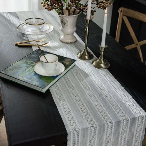 Table à manger moderne sublimée par un chemin de table en dentelle blanche 200cm - 4