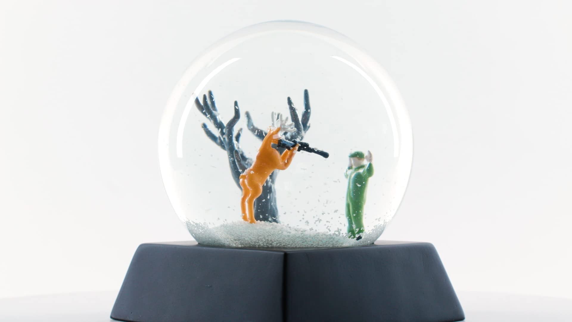 Amazon.co.jp: Bambi's Revenge スノードーム – 変なギフト 鹿のスノー
