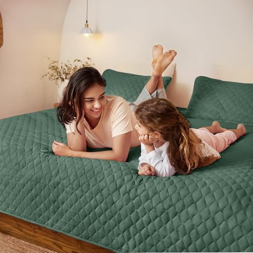 Exclusivo Mezcla Reversible King Size Quilt Bedding Set with Pillow Shams, Lightweight Quilts King Size, Soft Bedspreads Bed Coverlets for All Seasons - (Dark Green, 104"x96")
