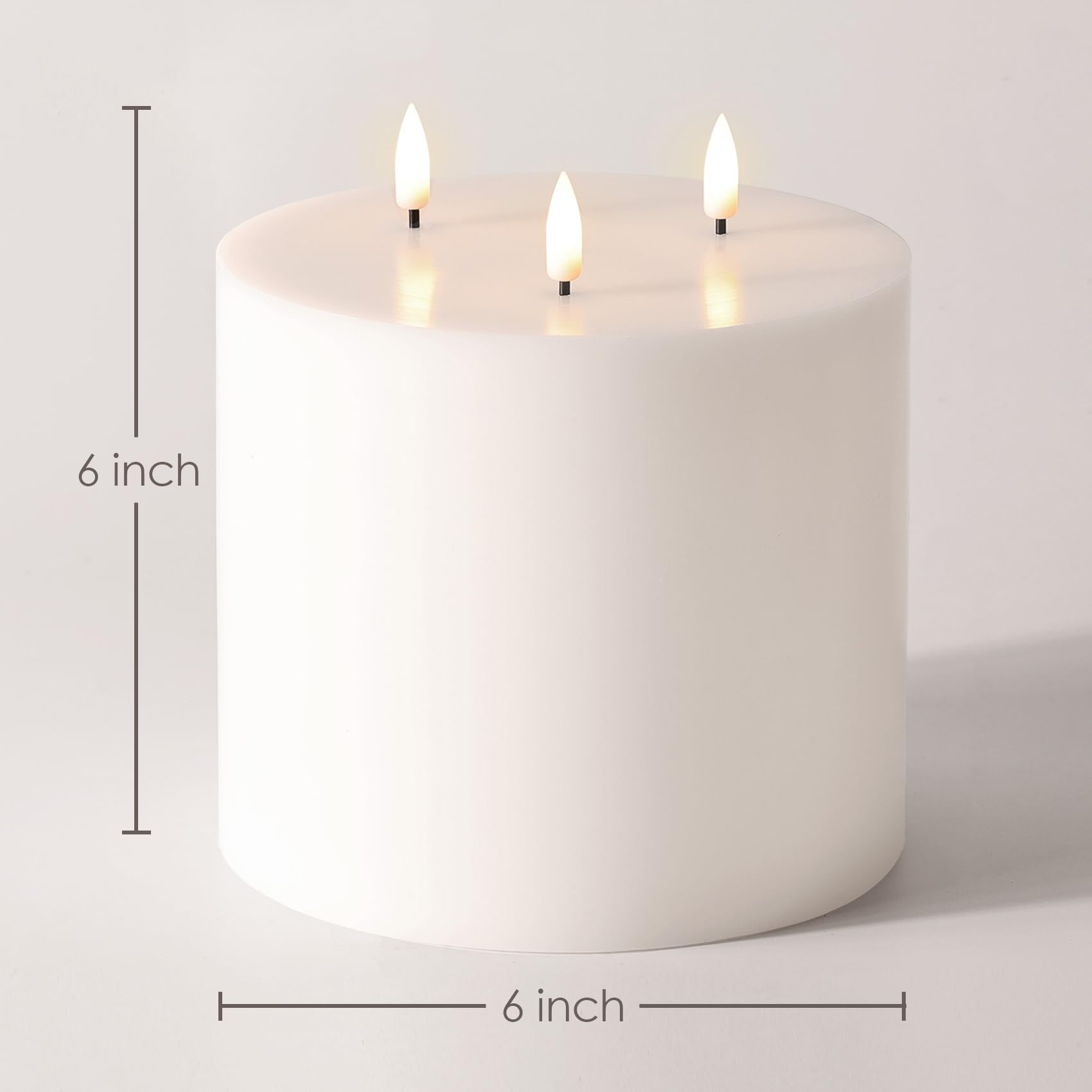Candela bianca senza fiamma a 3 stoppini con telecomando, 15,2 x 15,2 cm, candela gigante a LED, funzionamento a batteria, in vera cera tremolante