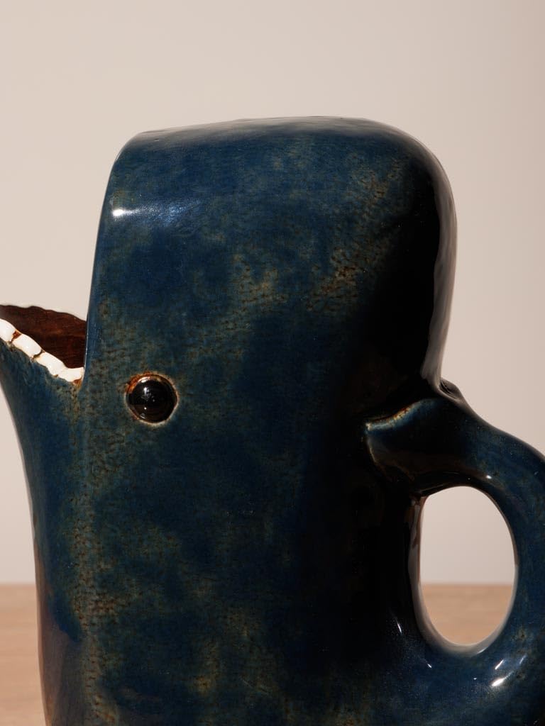 Pichet Décoratif Cachalot en Grès Bleu Marine – Carafe en Forme de Baleine, Objet de Décoration Original pour Cuisine, Salon ou Salle à Manger, 21,5 x 17 x 10 cm