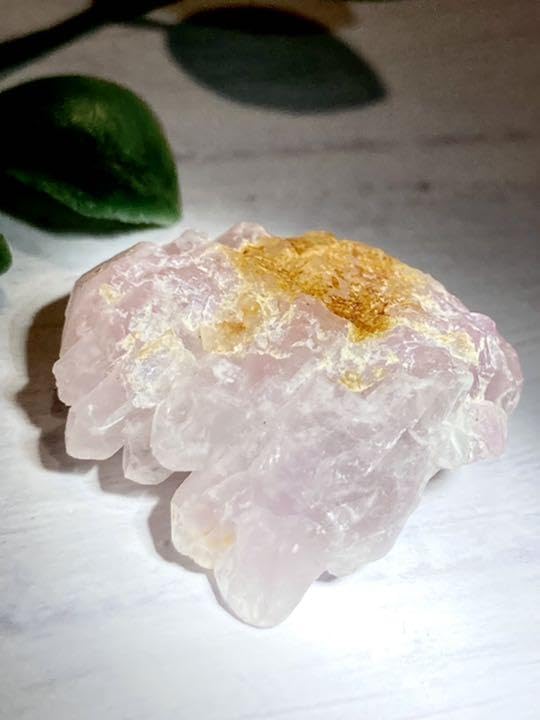 カテドラル ✨ ローズクォーツ　クラスター  原石　ラフストーン Amazon.co.jp: カテドラル ローズクォーツ クラスター 原石 ラフ