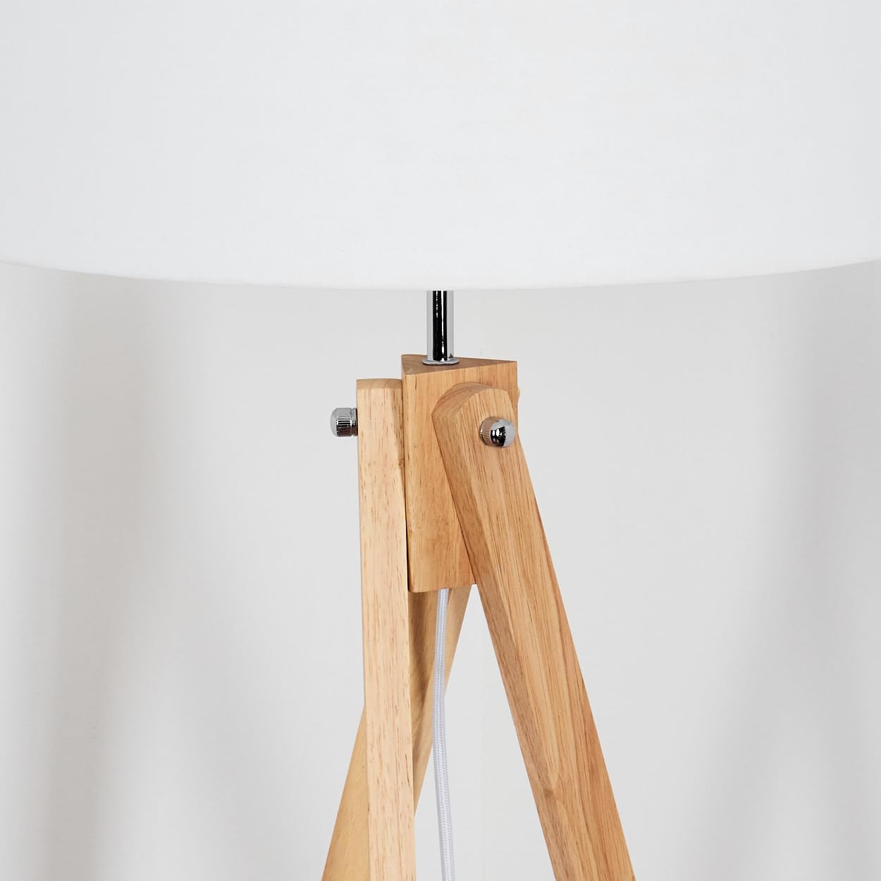 Stehleuchte Flemming, Stehlampe aus Holz/Stoff in Naturfarben/Weiß, Leuchte im modernen Boho-Style, skandinavisces Design (Ø50 cm), Höhe 151 cm, mit Fußschalter, 1 x E27, ohne Leuchtmittel