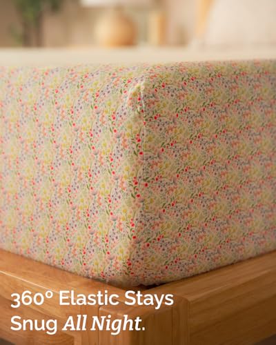 Image of Full 4 Piece Floral Sheet Set - Soft, Breathable & Cooling - Rosebud Sprigs