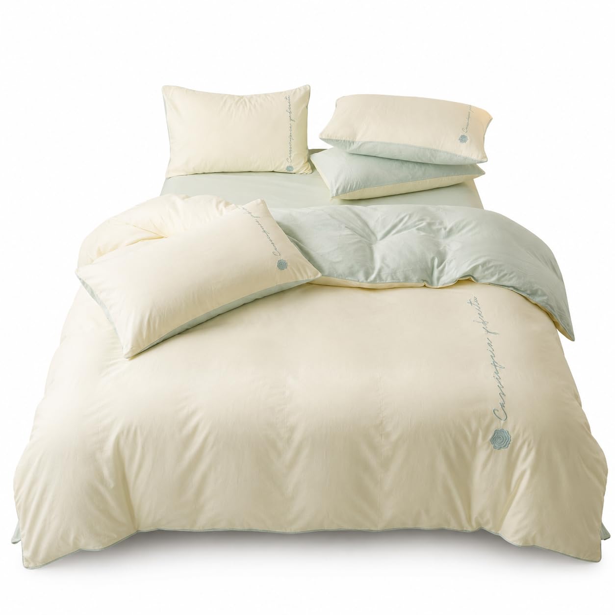 Parure de lit brodée confortable et douce avec ses deux taies d'oreiller
