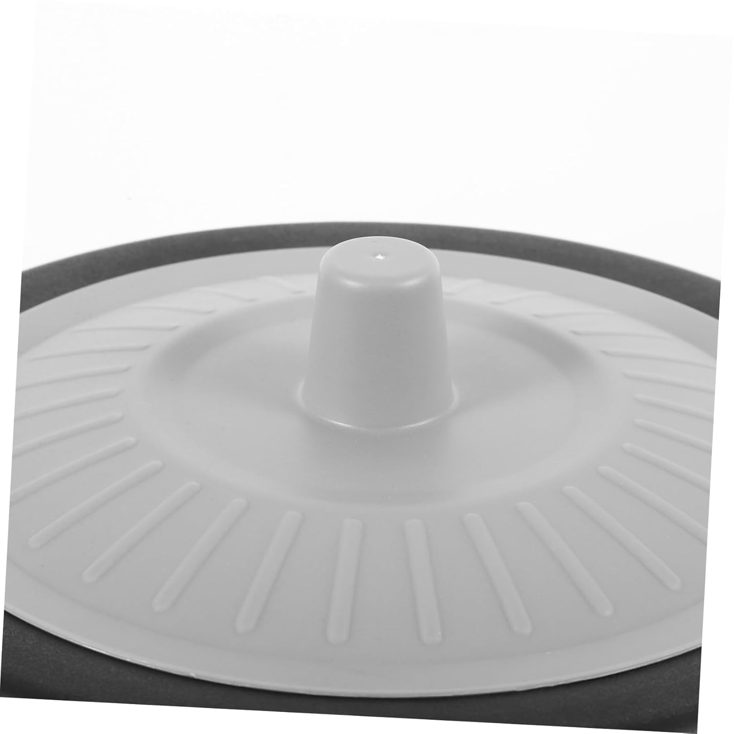 Vaguelly Portable Adult Urinal Pot with Lid Chamber Pot for Elderly Children and Pregnant Women Lightweight Plastic Easy to Clean Suitable for Home and Bedroom