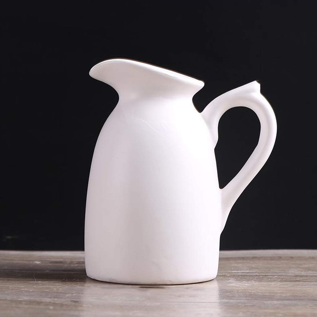 Vase en céramique blanche au design épuré pour décoration d'intérieur moderne
