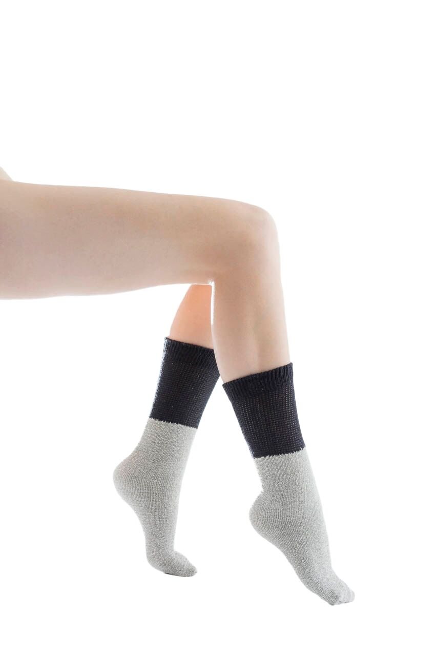 SOCKS'NBULK 18 Pairs Of Wholesale Womens Full Cushion Thermal Tube Socks, Cold Resistant (18, 9-11)