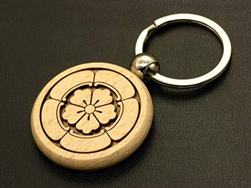 Amazon 織田木瓜 織田信長の家紋キーホルダー 織田瓜 五瓜に唐花 五つ木瓜 おだもっこう 戦国武将 木製 ウッド おもちゃ おもちゃ