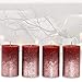 Produktbild Candelo 4er Set Kerzen Ambiente Rustik Stumpenkerzen - Bordeaux Metallic Silber - Kerzen 12cm - Brenndauer ca. 54 Stunden Weihnachtskerzen für Advent
