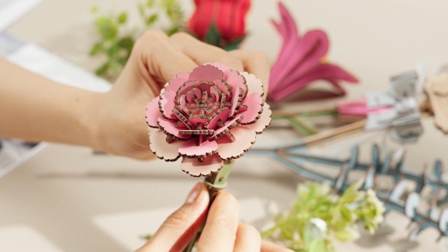 好久由craft Amazon.com: ROBOTIME Forever Flowers Bouquet, Wooden Flower