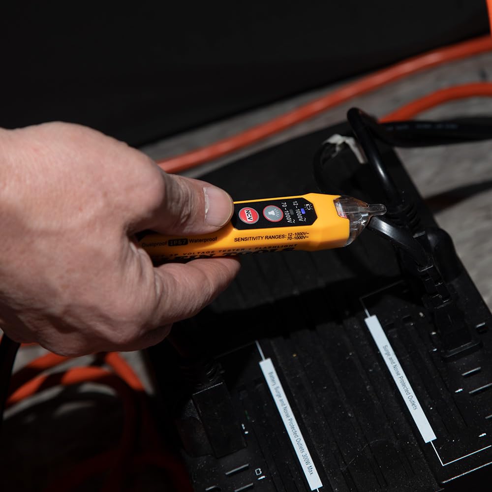 Klein Tools RT250KIT Tester di tensione senza contatto e tester di presa GFCI con LCD e torcia elettrica, kit di test elettrici di tensione