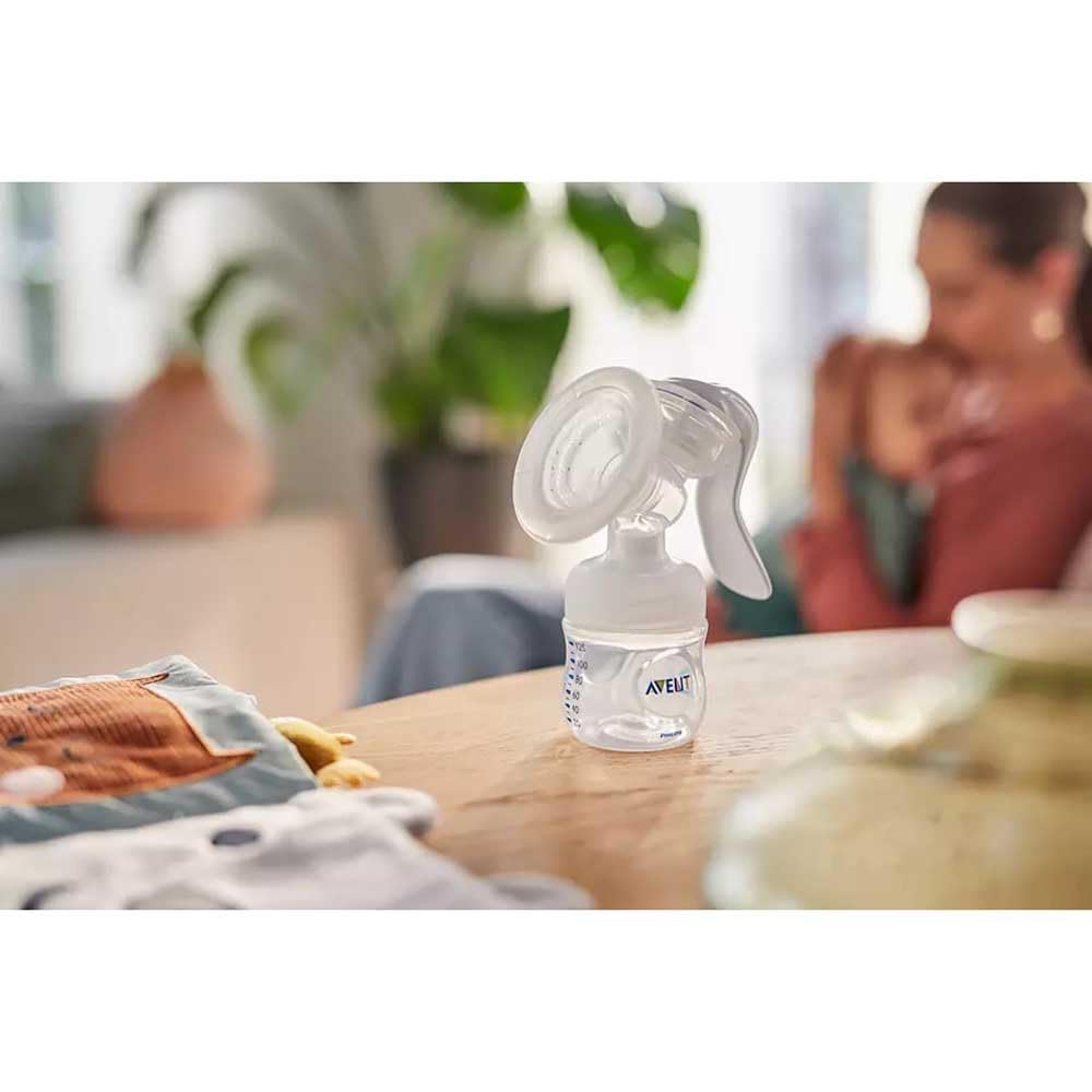 Manuelle Milchpumpe mit Natural Motion Technologie, inkl. 125ml Naturflasche und 2x Stilleinlagen