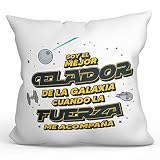 MUGFFINS Cojín 40x40 cm para CELADOR Hombre Relleno Incluído - En Español - Mejor de la Galaxia Cuando Fuerza me Acompaña - Regalo Original y Divertido