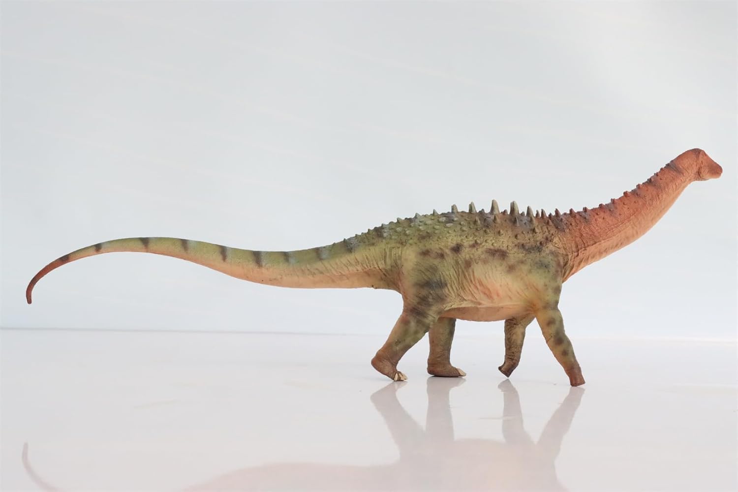 1:35 Scale Ampelosaurus Figure Cretaceous Titanosauria Dinosaur Animal Collection Realistic PVC Model Home Decoration Gift for Adult (Green)
