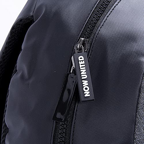 Mochila Premium Now United Assinaturas Zíper Transversal Cool Cinza e Azul Teen
