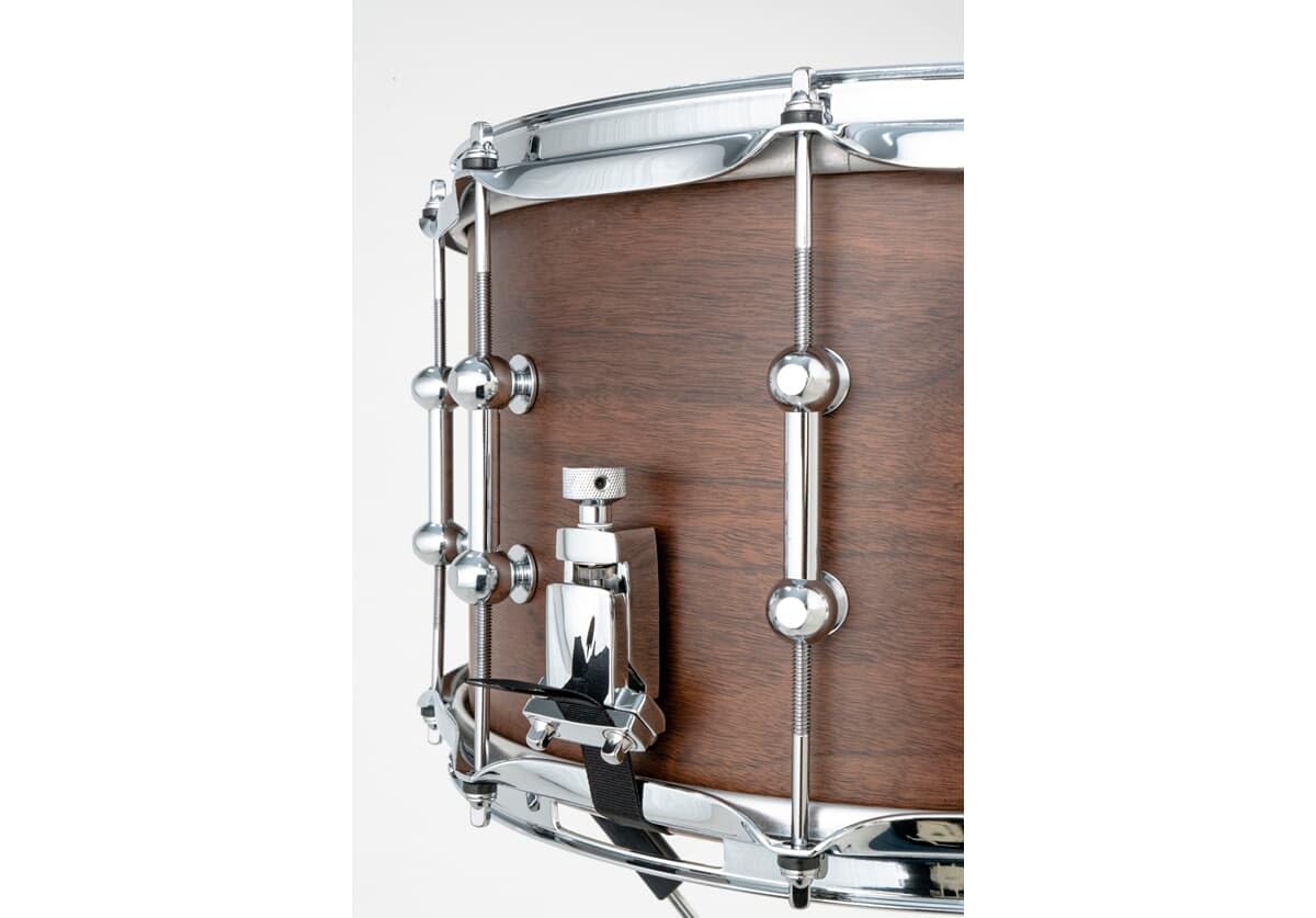Dixon Artisan Signature Snare 14"x8" PDSAN814GBU - Bissonette Gregg "Big Bud" - Caldaia a 6 strati in noce/acero, tappeto a 42 spirali, Remo Felle, Deluxe Tube Lugs, Power Hoops
