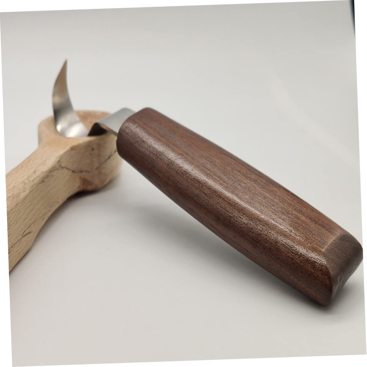 Kit para Tallar Madera de 7 Piezas con Cinceles Portátiles | Mango de Nogal, Acero de Aleación, Uso Doméstico y Taller, Incluye Cuchara de Madera