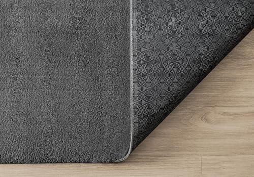 the carpet Relax kuscheliger Kurzflor Teppich, Anti-Rutsch Unterseite, Waschbar bis 30 Grad, Super Soft, Felloptik, Anthrazit, 120 x 160 cm