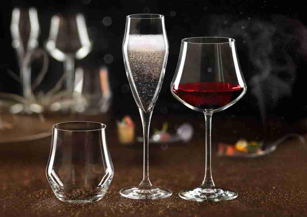 Coffret 18 pièces (6 verres à eau + 6 verres à vin + 6 coupes à champagne)
