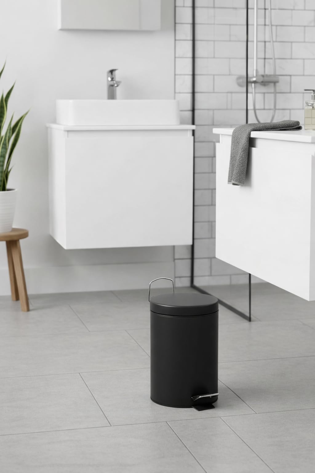 MSV - Cestino per cosmetici da bagno - Acciaio inossidabile con secchio interno rimovibile - Elegante cestino a pedale - Compatto e pratico - Nero - 3L