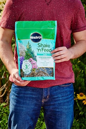 Image of Miracle-Gro Shake 'N Feed Flowering Trees & Shrubs Plant Food, 8 lb. | For In-Ground and Container Plants, Acid-Loving Flowering Plants