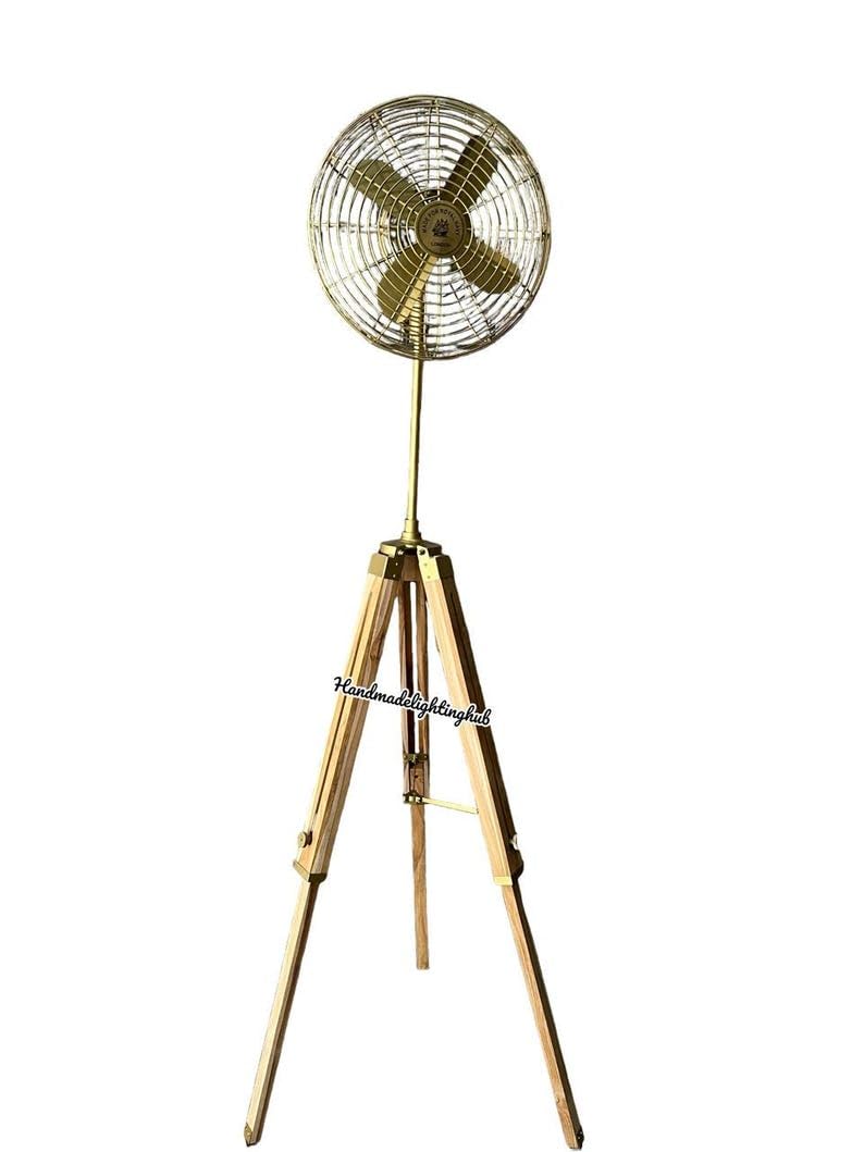 Ventilador de pedestal de teca natural y latón | Ventilador de suelo giratorio industrial en soporte de trípode de madera | Circulador de aire eléctrico resistente