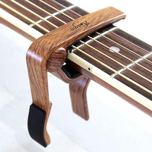 ADAGIO PRO Acoustic and Electric Guitar Capo With 5x Free Picks. The perfect quick release accessory capotasto clamp! Also suitable for ukulele and banjo strings (Rosewood)