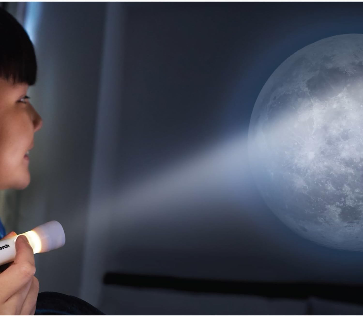4M: KidzLabs - Moon Torch - Portable Projecting Toy Flashlight, Adjustable Focus Lens, Cast On Walls-Ceilings, Realistic Moon Image, Handheld, Kids 5+