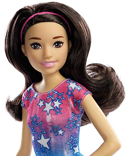 Muñeca Barbie Skipper Babysitter con cabello negro miniatura 3