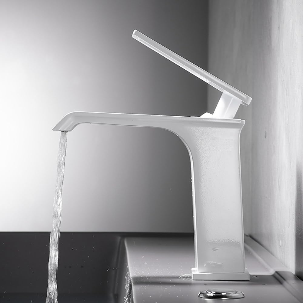 Robinet de salle de bains cascade pour créer une ambiance spa moderne à la maison