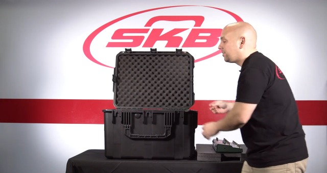 SKB iSeries ハードケース 車輪付き USA 大型 黒 機材 楽器 ① Amazon.com : SKB Hard Protective Storage Case, Wheels for