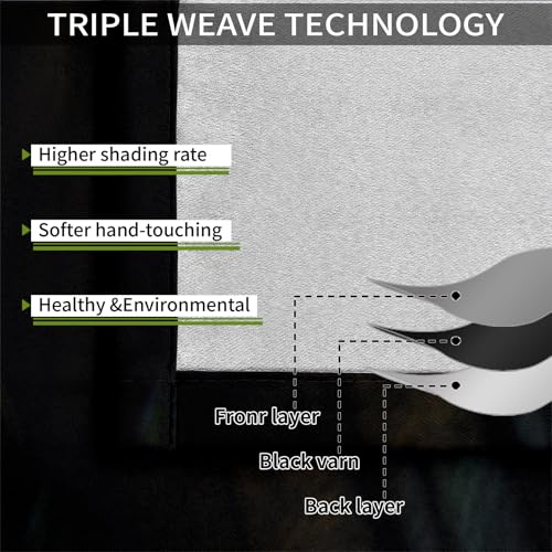 Rideaux tigrés filtrant la lumière pour une déco jungle de salon