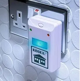 Repelente Eletrônico De Tomada Para Espanta Rato Formiga Barata Aranhas E Insetos Ultrassônico 110V/220V Bivolt