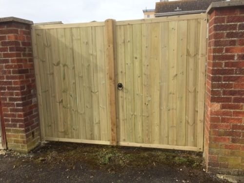 Smileswoodcraft Wooden TVG Solid Top Driveway Gates (pair) 6ft H (304cm (10ft) W x 182cm H)