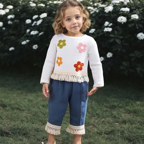 Conjunto de ropa de niña moderno con pantalones vaqueros con flecos y flores 3