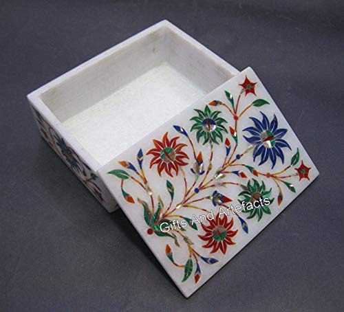 Boîte à bijoux rectangulaire contre le désordre de table