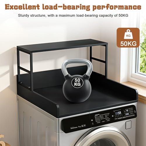 Aménagement buanderie moderne avec l'étagère lave-linge 70 cm à tablettes