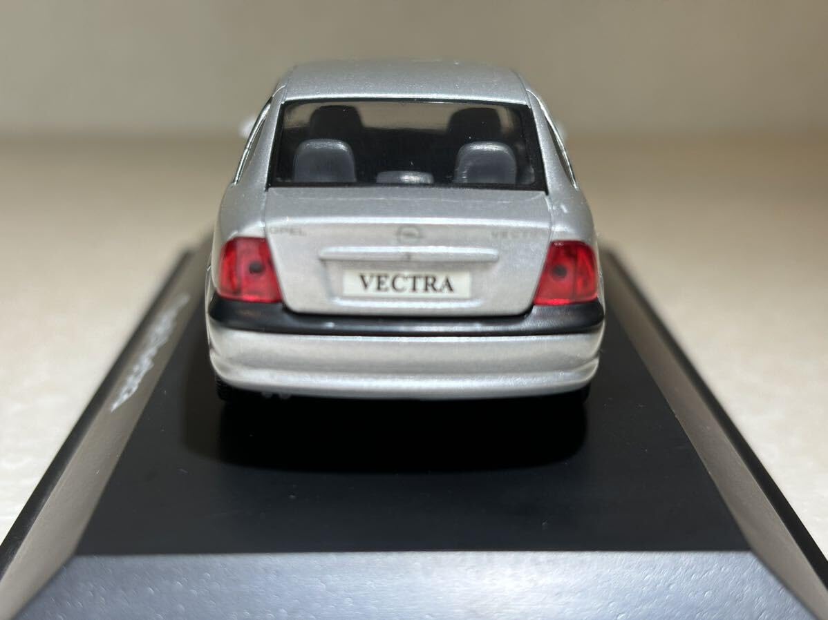 Amazon | 1/43 オペル純正「オペル ベクトラ B セダン
