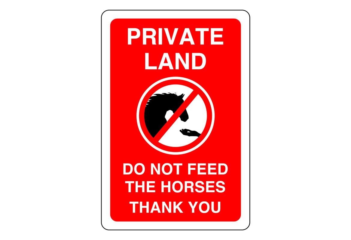Safety First Display LTD Privatley Land do not feed the horses sign - 1.2mm Rigid plastic for indoor/outdoor usage (600mm x 400mm) Viewing Distance within 20m.