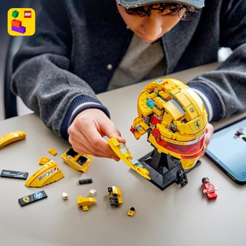 LEGO Editions Scuderia Ferrari HP Casque de Lewis Hamilton - Produit F1 - Maquette avec Minifigurine Collector - Décoration Intérieure - Cadeau pour Garçon dès 14 Ans et Adulte Fan d'Automobile 43022